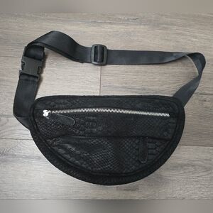 Global Generation Leather Fanny Bum Bag Black Snake Embossed Textured Travel